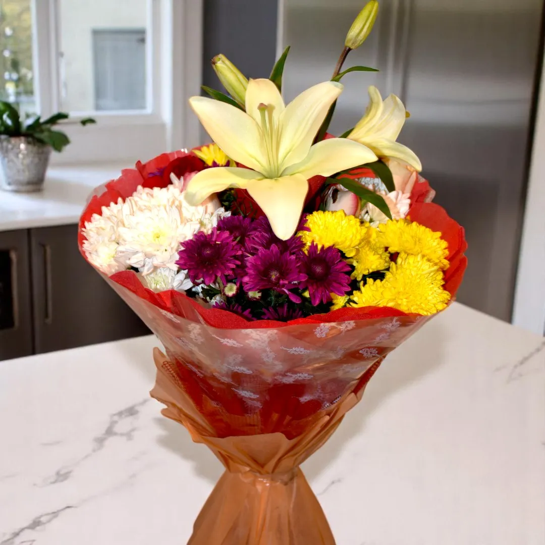 Bouquet made with Lily and Chrysanthemum