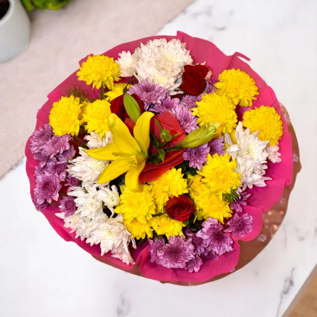 Buy Chrysanthemum bouquet at best prices in Mumbai, Delhi, Hyderabad, Bangalore, and more