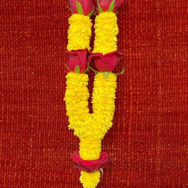 A Yellow Chamanti Pooja Garland - Image 4