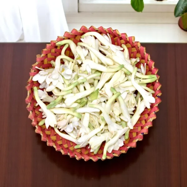 Fresh lily flowers available across India for free home delivery