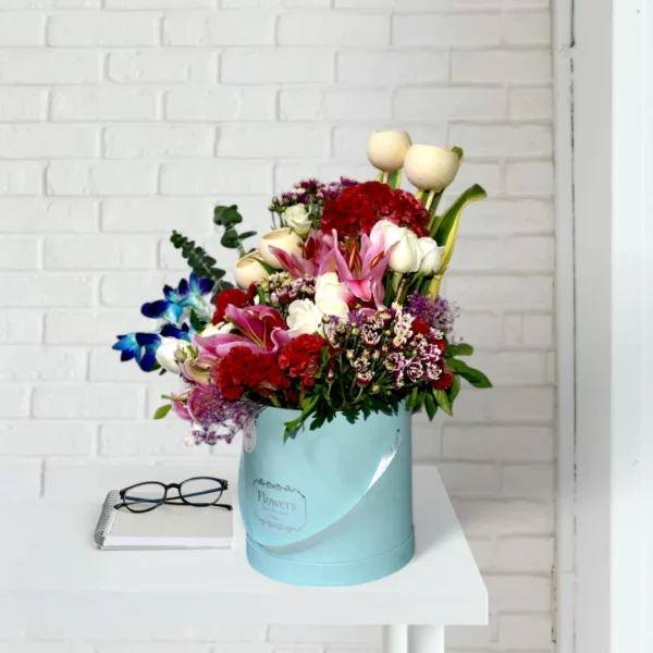 Buy Premium Flower Box with Exotic flowers perfect for speical occasions in India