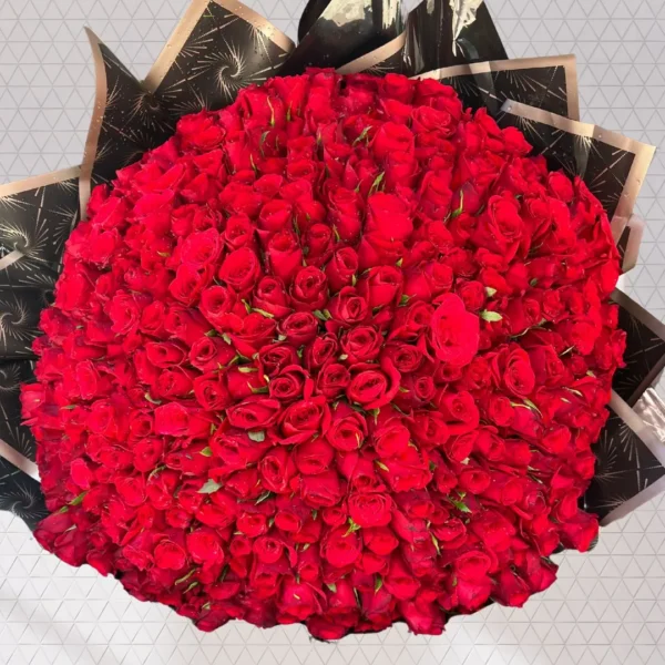 Order the Stunning red rose bouquet with 500 red roses for your partner