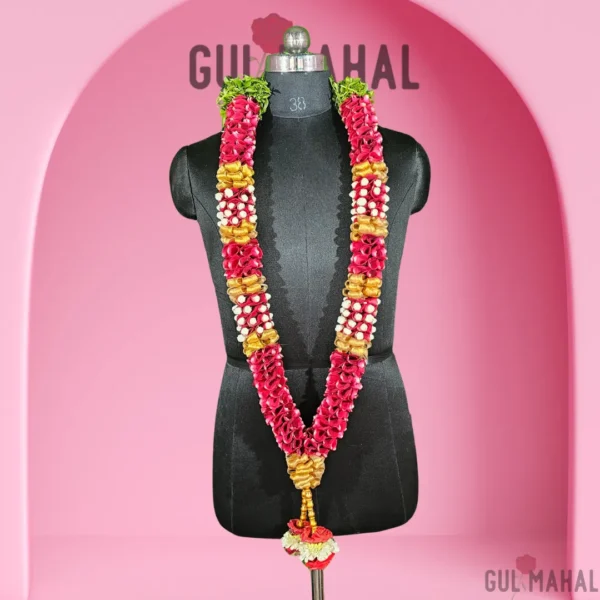 Beautiful rose petals garland