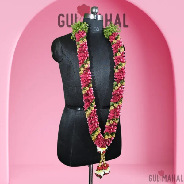 Graceful rose petals garland