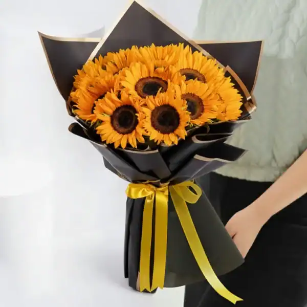 Sunflower bouquet Wrapped in black paper