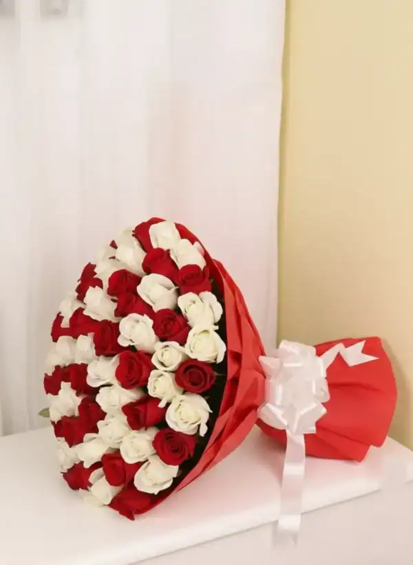100 red & white roses bouquets